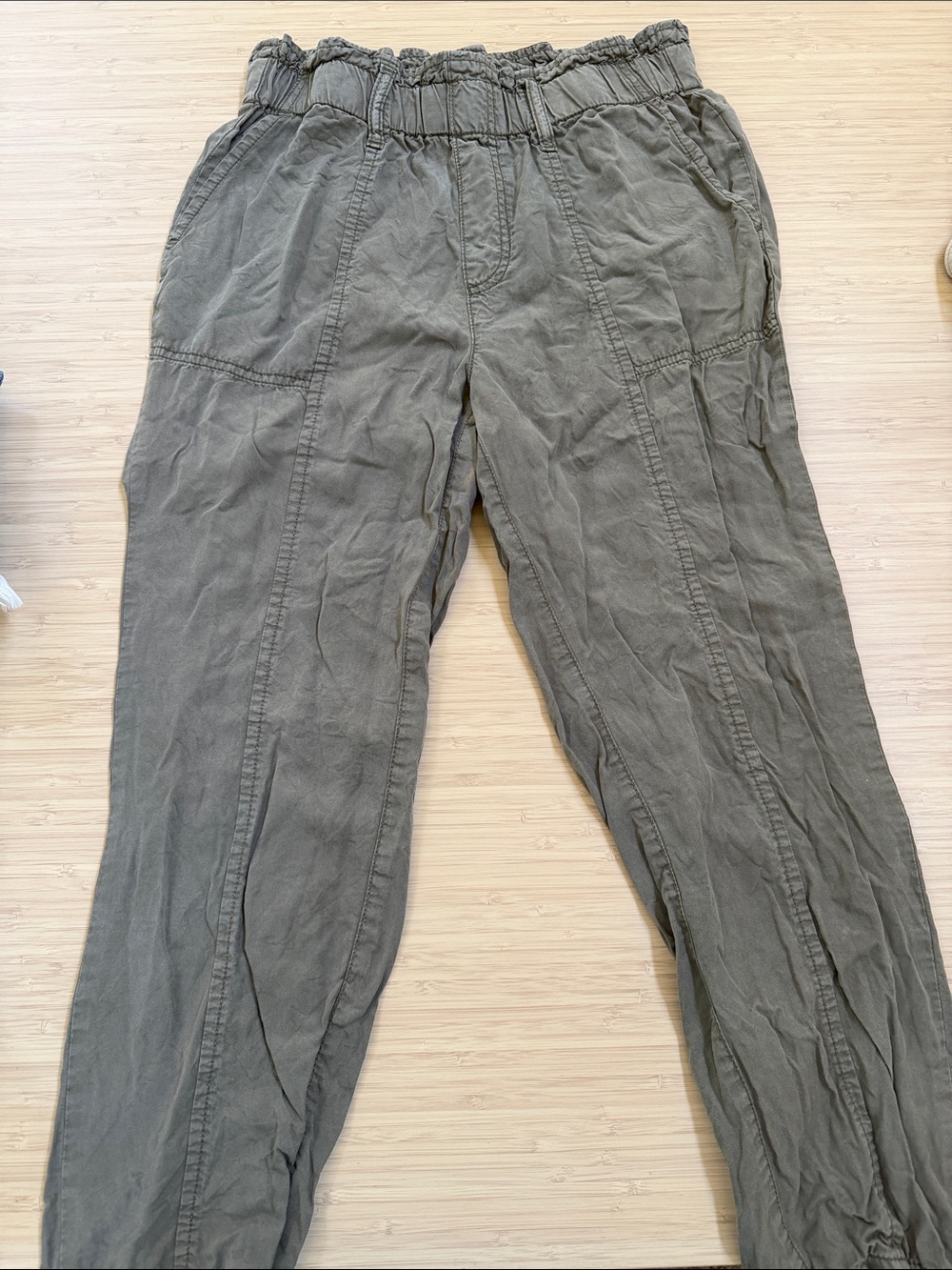Women's Relaxed Elastic-Waist Trousers - Olive